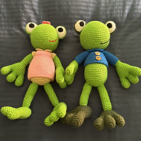 Other - Frogs knitted